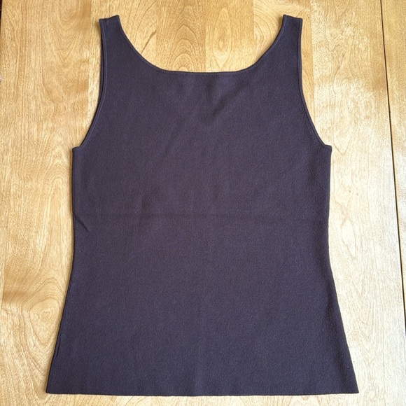 Vintage Dana Buchman petite M chocolate brown v-neck shell. Rayon/poly blend. - Picture 4 of 7